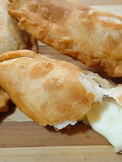 Una foto de Empanadas fritas de queso