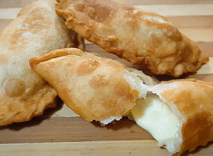 Una foto de Empanadas fritas de queso