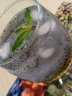 عکسی از دستور شربت سکنجبین با تخم ریحان🍹