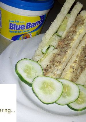 A picture of Sardine sandwich.