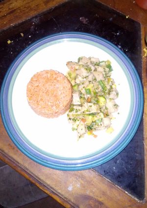 Una foto de Pechuga de pollo con verduras y salsa de Ostión