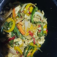 A picture of Chicken chinese stir fry.
