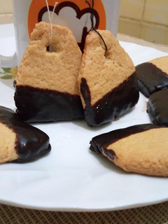 A picture of Chocolate Dipped Shortbread Tea Bag Cookies.