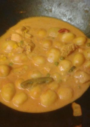 A picture of Moes Bizzar Curry.