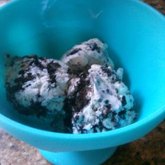 A picture of 3 ingredient cookies & cream ice cream.