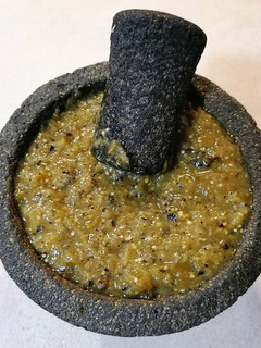Una foto de Salsa verde molcajeteada picante