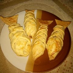A picture of Fish Rolls.