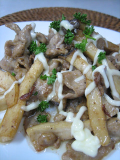 A picture of Stir-Fried Pork and King Oyster Mushroom With Mayonaise and Soy Sauce.