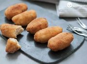 Una foto de croquetas de pollo