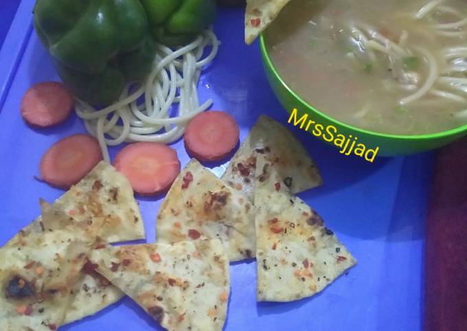 Crispy Garlic Pita Toast With Minestrone Soup