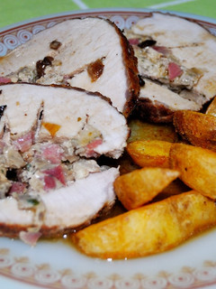 Una foto de Lomo de Cerdo relleno de setas y jamón