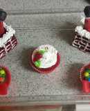 (Christmas Cupcakes) Santa Chimney & Wreath Cupcakes