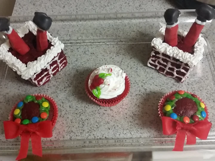 Recipe (Christmas Cupcakes) Santa Chimney & Wreath Cupcakes the Can Spoil the Tongue Appealing