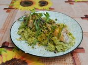 Una foto di cous cous insalata