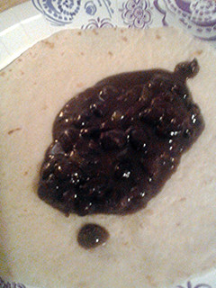 A picture of Easy black beans with tortillas.