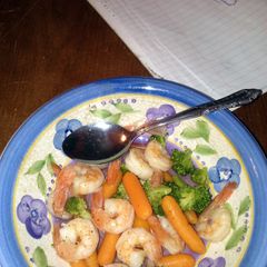 A picture of Sauteèd Shrimp with Steamed Broccoli & Carrots.