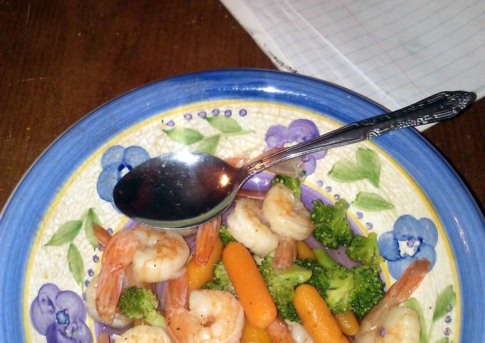 Step-by-Step Guide to Prepare Thomas Keller Sauteèd Shrimp with Steamed Broccoli &amp; Carrots