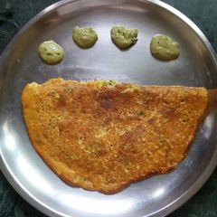 A picture of Besan chilla.