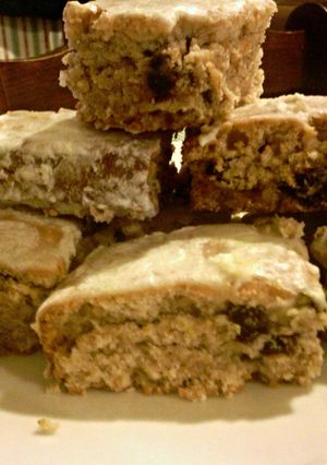 A picture of sunshines applesauce coffee cake.