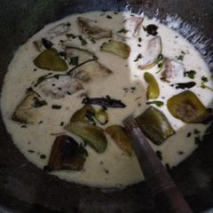 A picture of Dahi baingan.