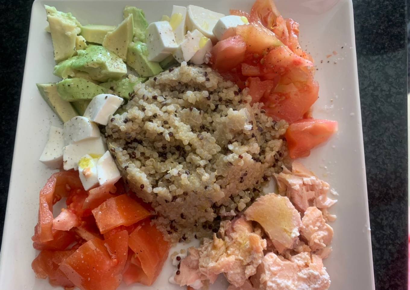 Poke bol de quinoa y salmón