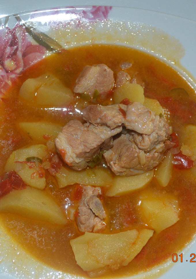 Una foto de Estofado de patatas y costillas