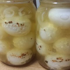 A picture of Kimmys' Pickled Eggs.
