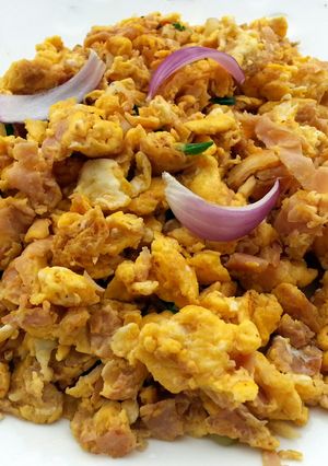 A picture of Scrambled Eggs with Ham.