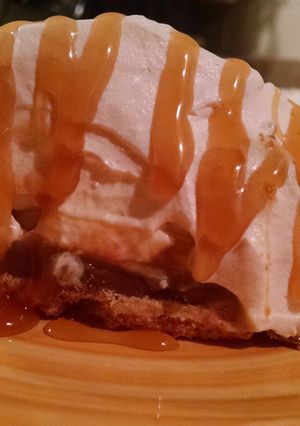 A picture of Caramel Banana Cream Pie.