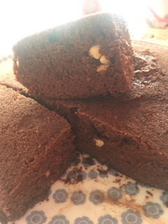 Una foto de Bizcocho de chocolate y nueces en 5 minutos