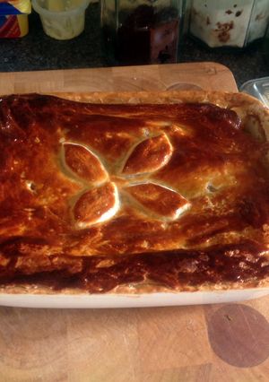 A picture of Chicken and tarragon pie.