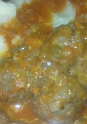 Una foto de Albóndigas Con Puré de Papas 🍛