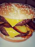 Double cheese burger pommes de terre et compoté d oignons