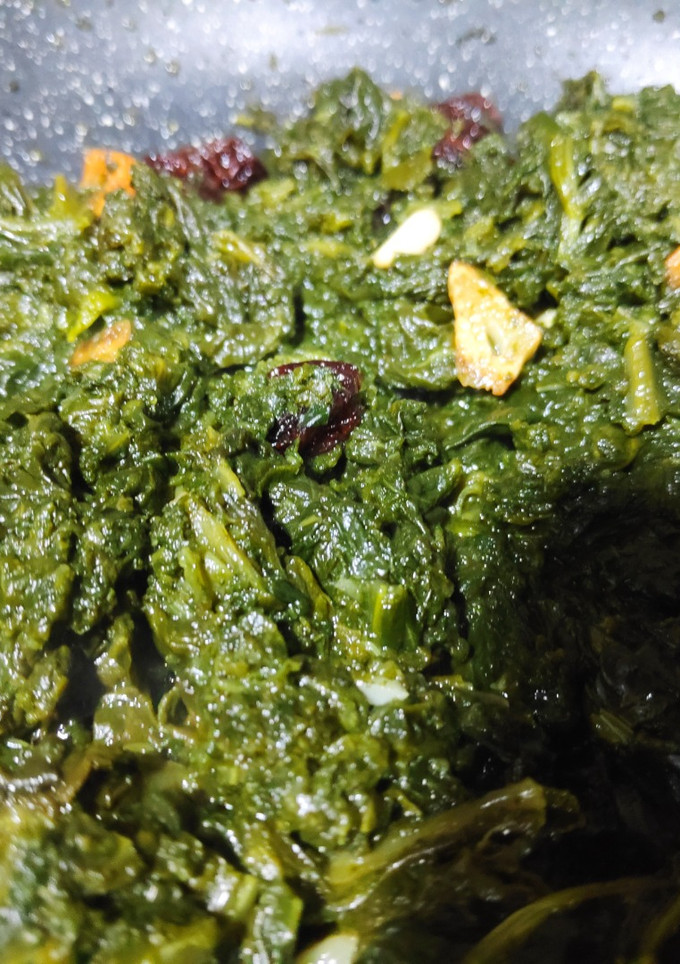 Una foto de Espinacas con pasas y piñones