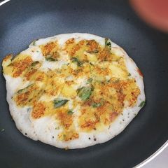 A picture of Masala Uttapam.