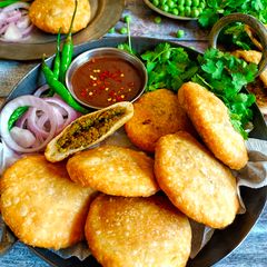 A picture of Matar Khasta Kachori.