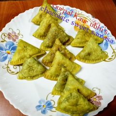Chocolate sweet samosa 🍫 A picture of Chocolate sweet samosa 🍫.