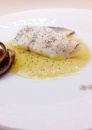 Foto di Orata con salsa di cachi piccante e radicchio tardivo