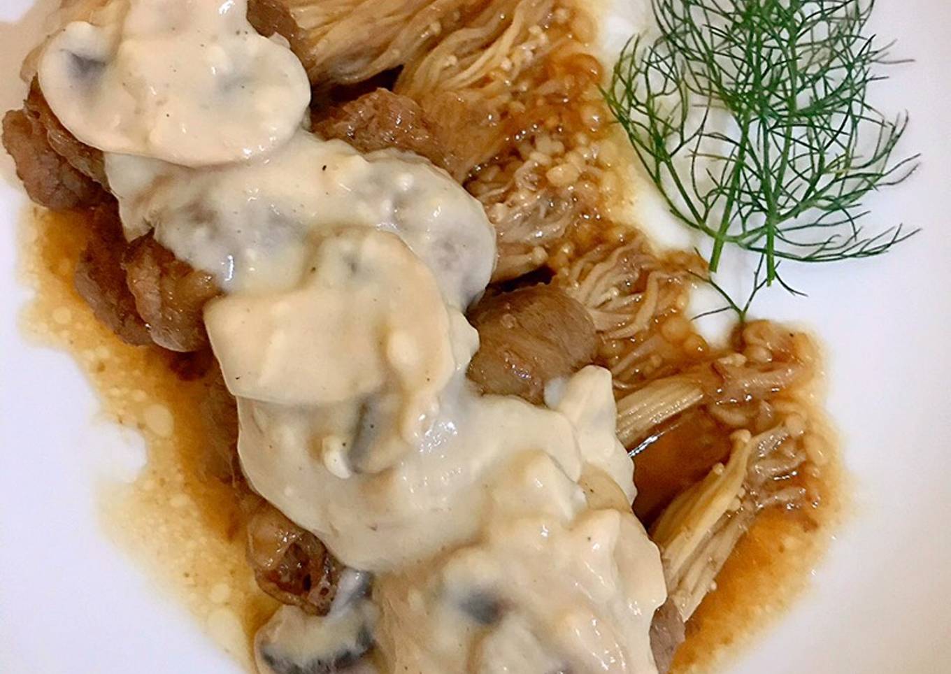Beef Roll Enoki with Mushroom Sauce