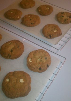 A picture of Blueberry White Chocolate Chip Cookies.