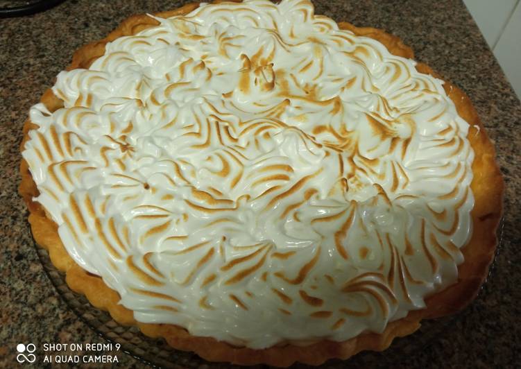 Tarta de crema catalana y merengue