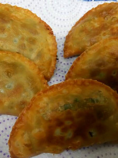 Una foto de Empanadillas de espinacas, carne y bechamel