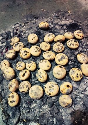 લીટ્ટી ચોખા (સત્તુ)(litti chokha recipe in Gujarati) રેસીપી મુખ્ય ફોટો