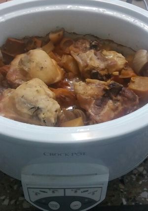 Una foto de Pollo con verduras en cocina lenta