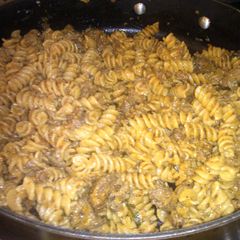 A picture of homemade hamburger helper.