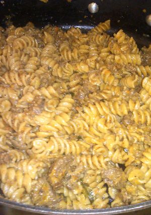A picture of homemade hamburger helper.