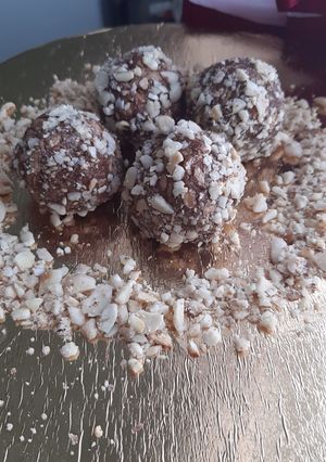Zabpelyhes bonbon mogyorókrémmel és mogyoróval recept fotója