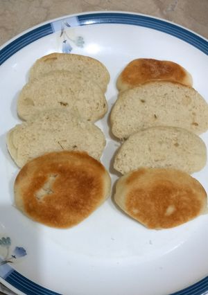 A picture of Buns, bread 🥪.