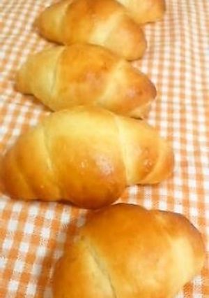 A picture of No Proofing Needed Fluffy Bread Rolls in an Hour.