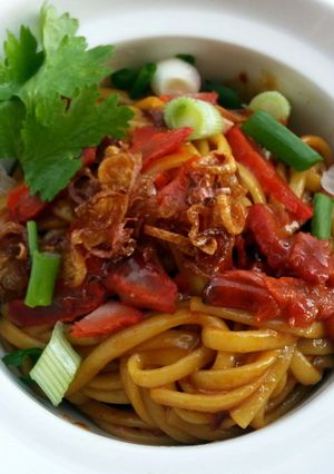 A picture of Spicy Dry Noodle Street Food.